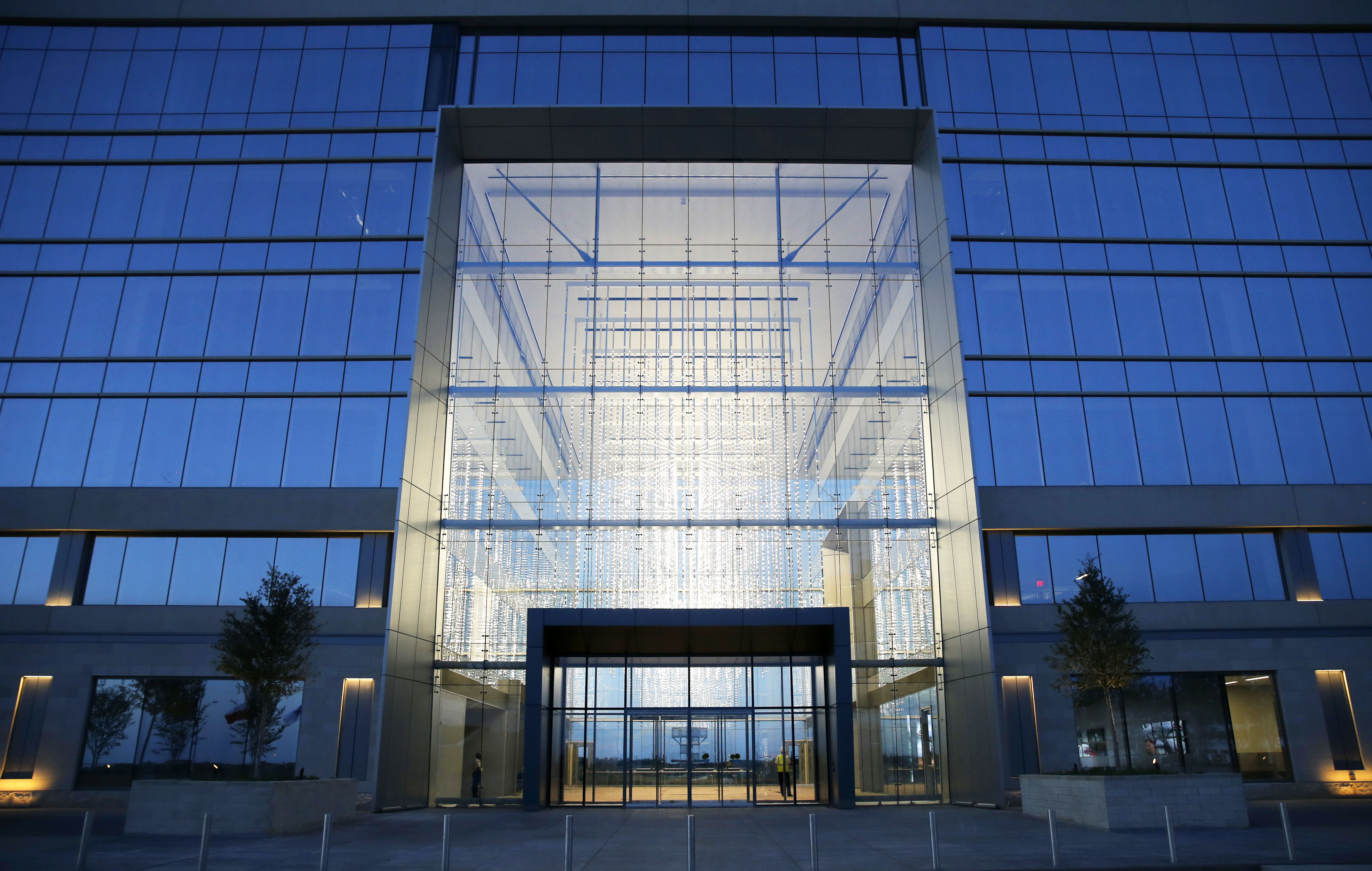 LED sculpture lights up Dallas Cowboys new headquarters at The