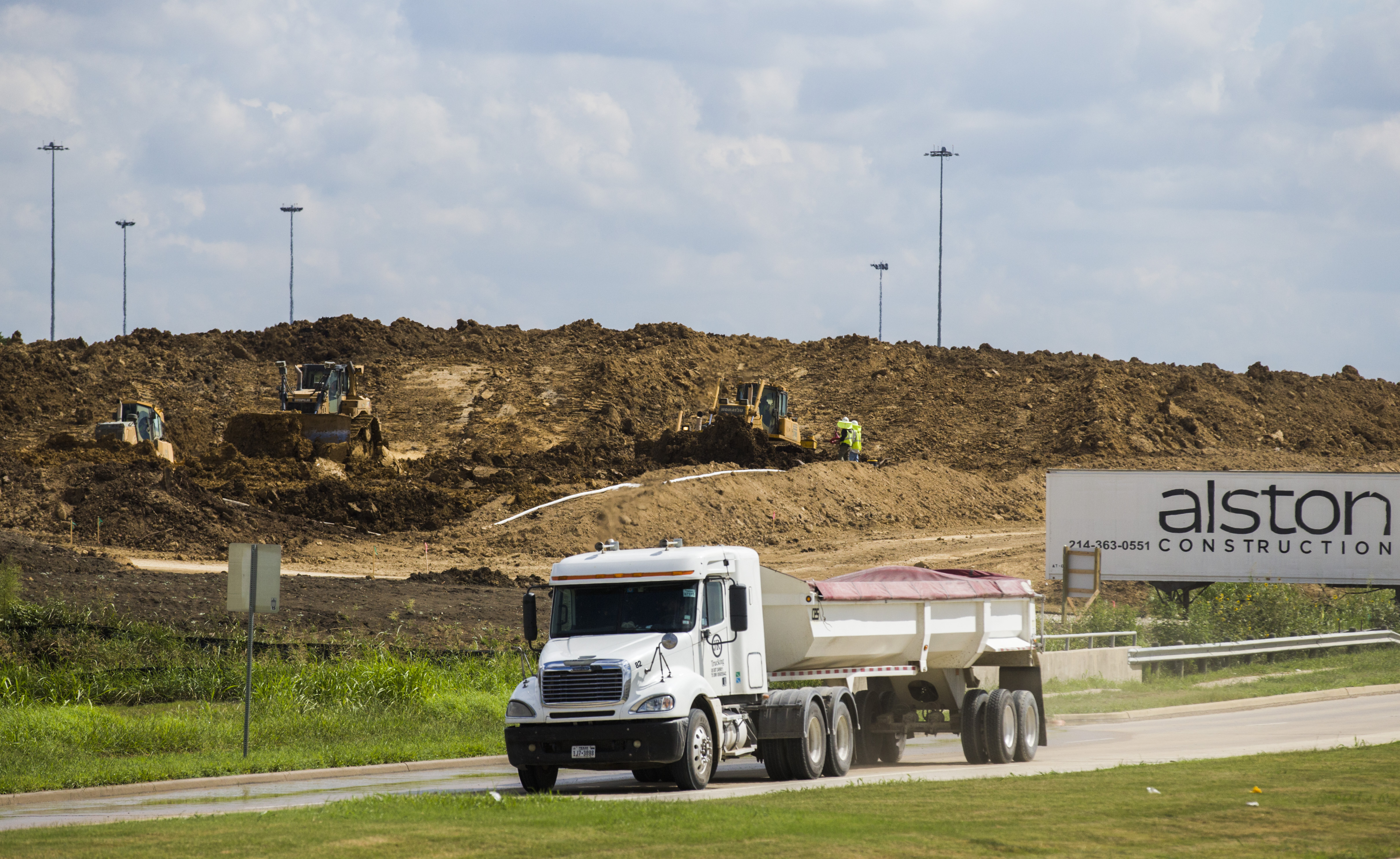 Summit racing zooms into Arlington with 700,000squarefoot warehouse