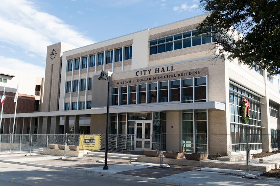 garland-s-mess-is-clearing-as-city-hall-reopens-to-the-public-garland