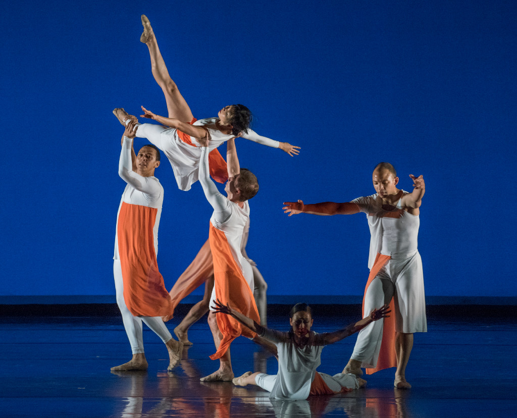 Jessica Lang Dance entrances with geometric structures, choreography for the sheer visual pleasure of it - Dallas News