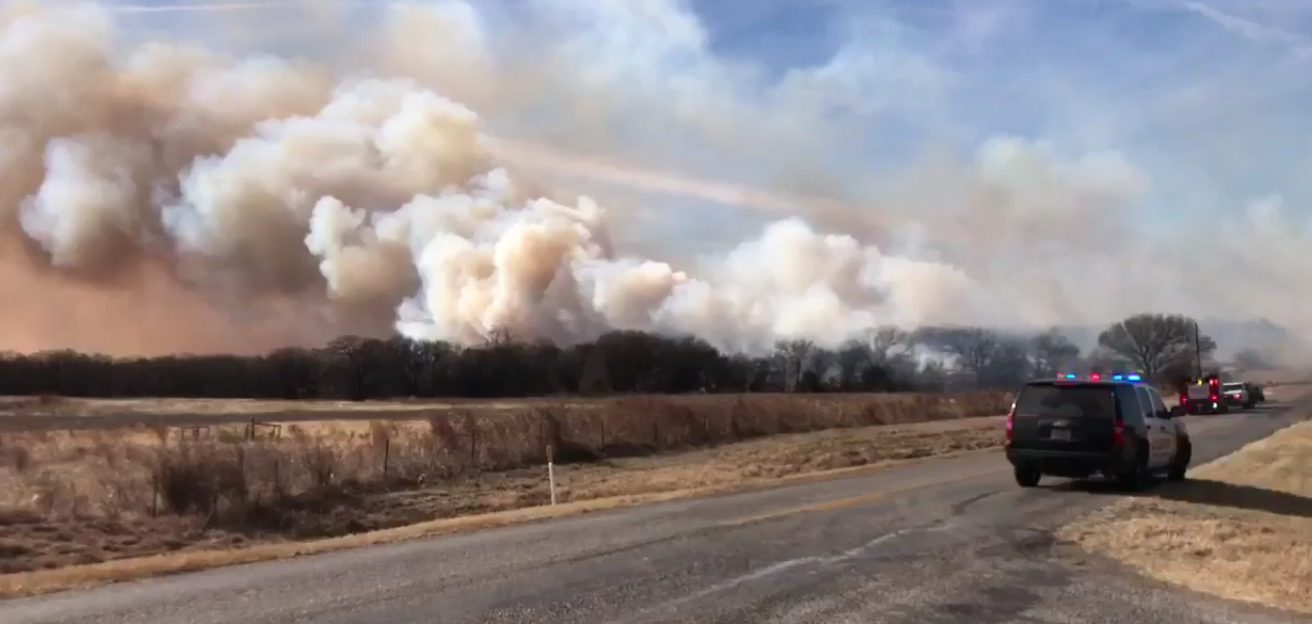 Grass fires in North Texas burn more than 130 acres, threaten several