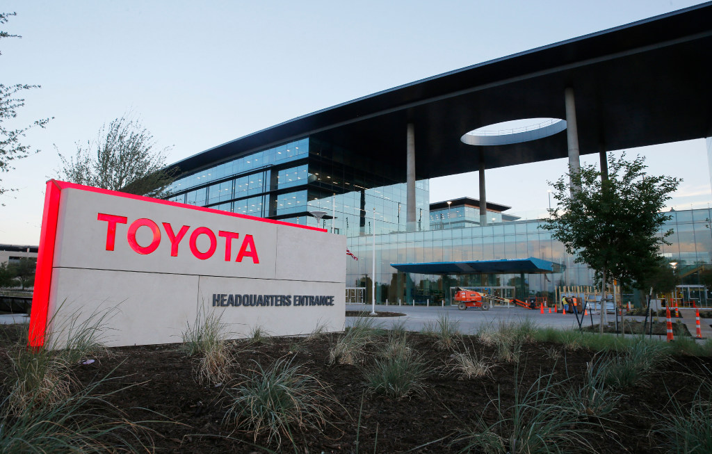 Moving day: Toyota's transition starts as employees check out new Plano ...
