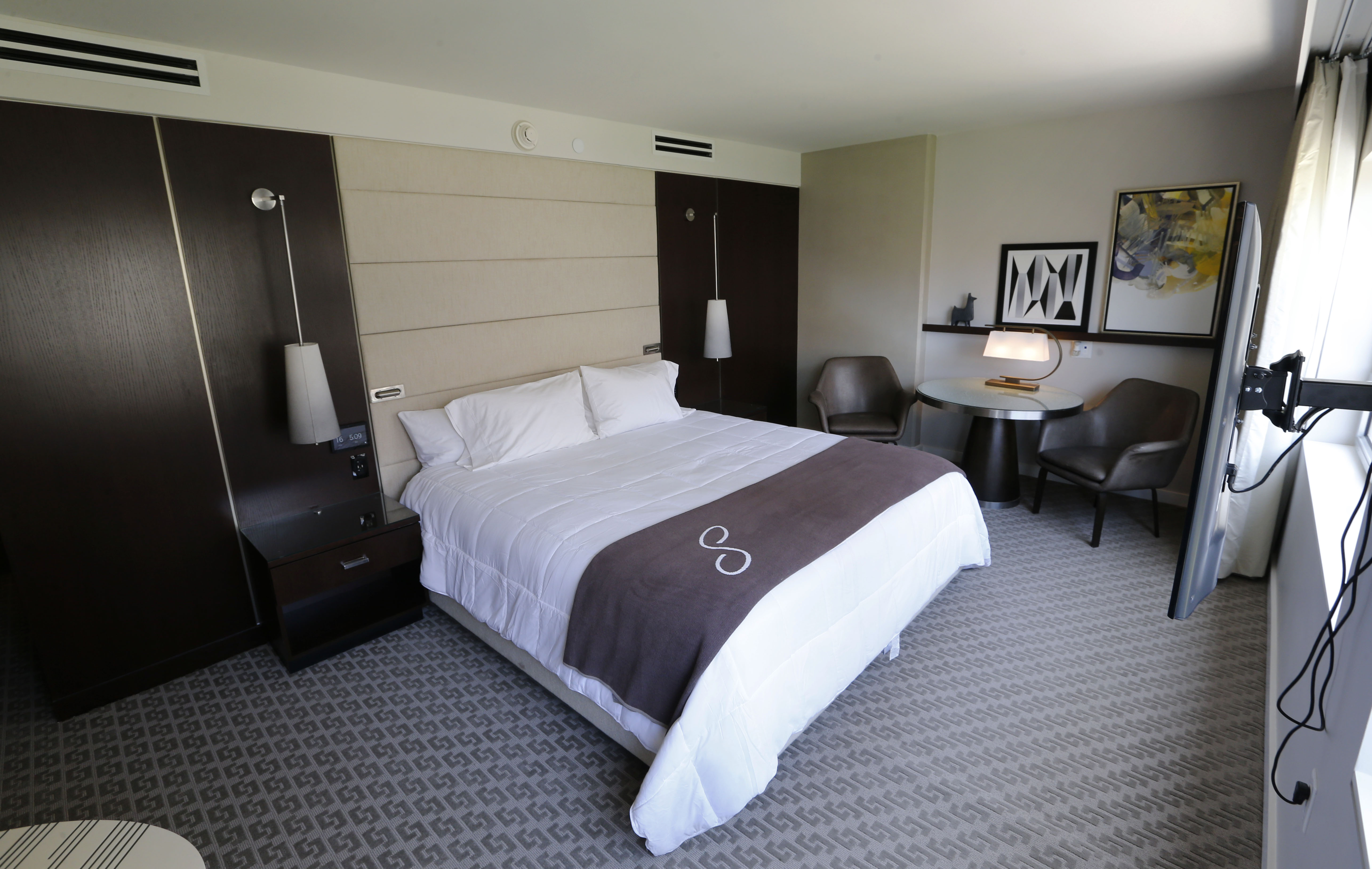 Hotel Rooms & Suites in Dallas — Downtown Dallas Hotel & Residences - The  Statler