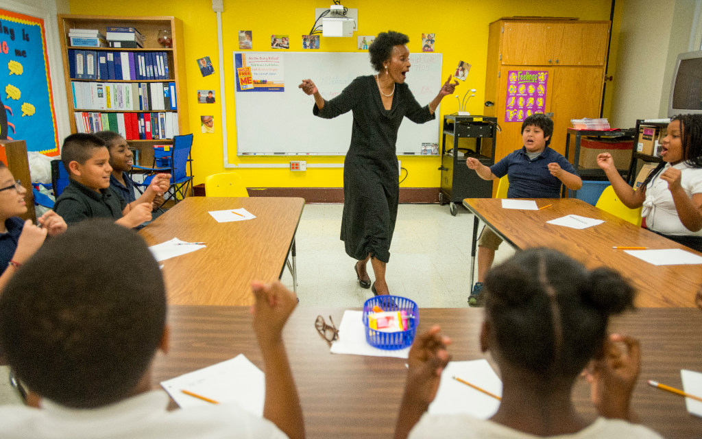 Teacher who gave students voice at MLK contest retiring after 40 years - Dallas News