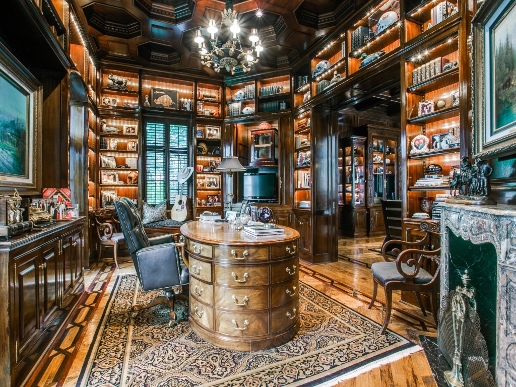 Inside the home of Cowboys VP Stephen Jones, on sale for $11.5 million