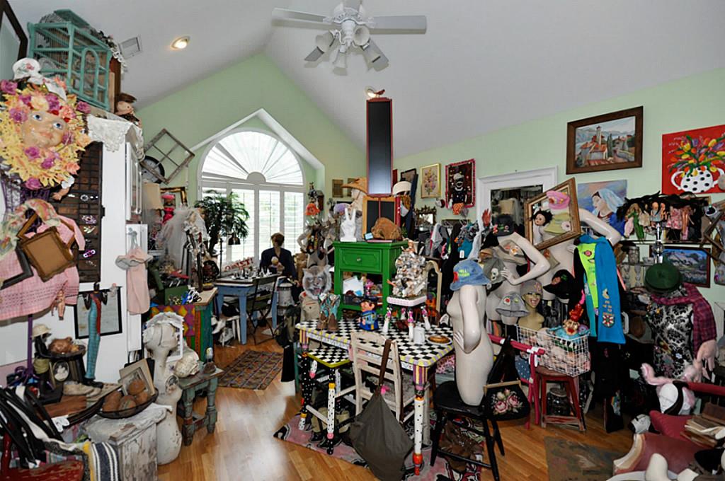 30 mannequins festoon Texas artist's house on the market for 1.2