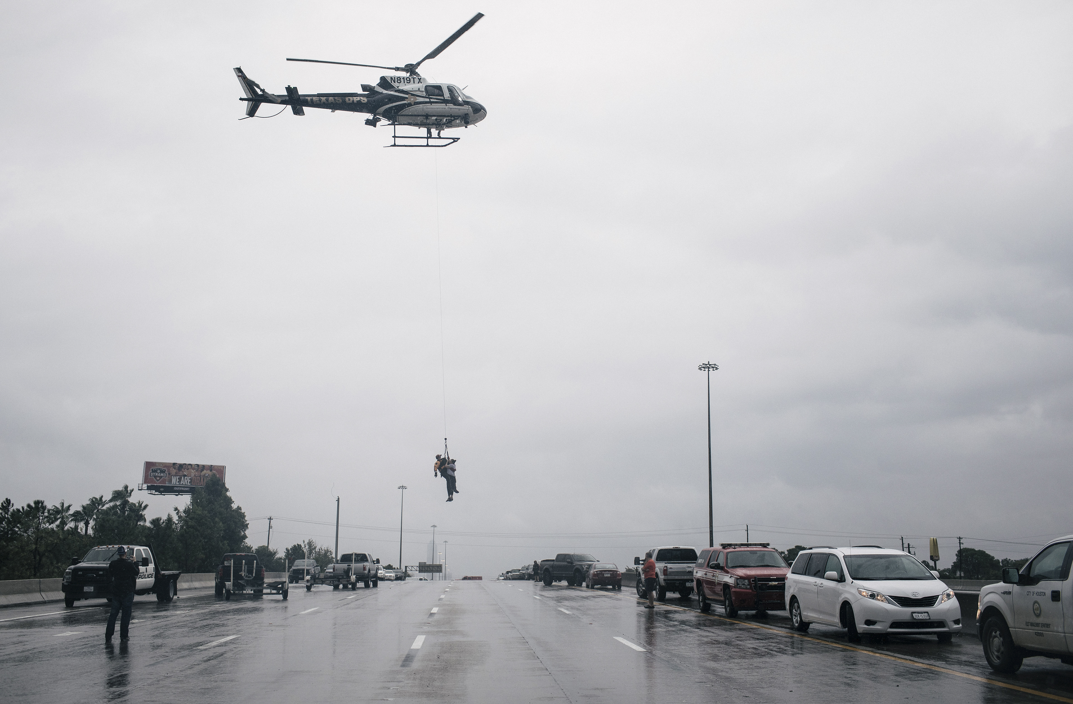 A helicopter lifts a person during evacuation of Houston's Meyerland area, Aug. 27, 2017.&nbsp;(ALYSSA SCHUKAR/NYT)