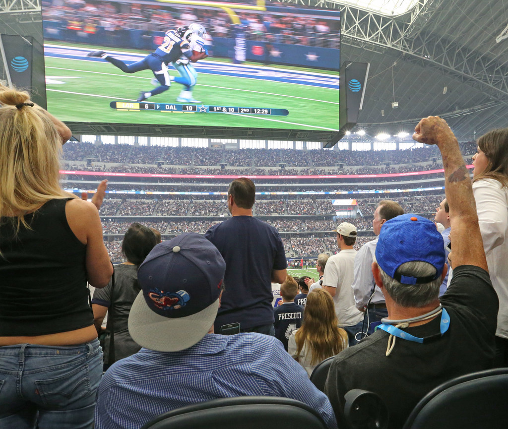 Field vision: Emmitt Smith's eyes, new app let a blind fan 'watch' a Cowboys  game