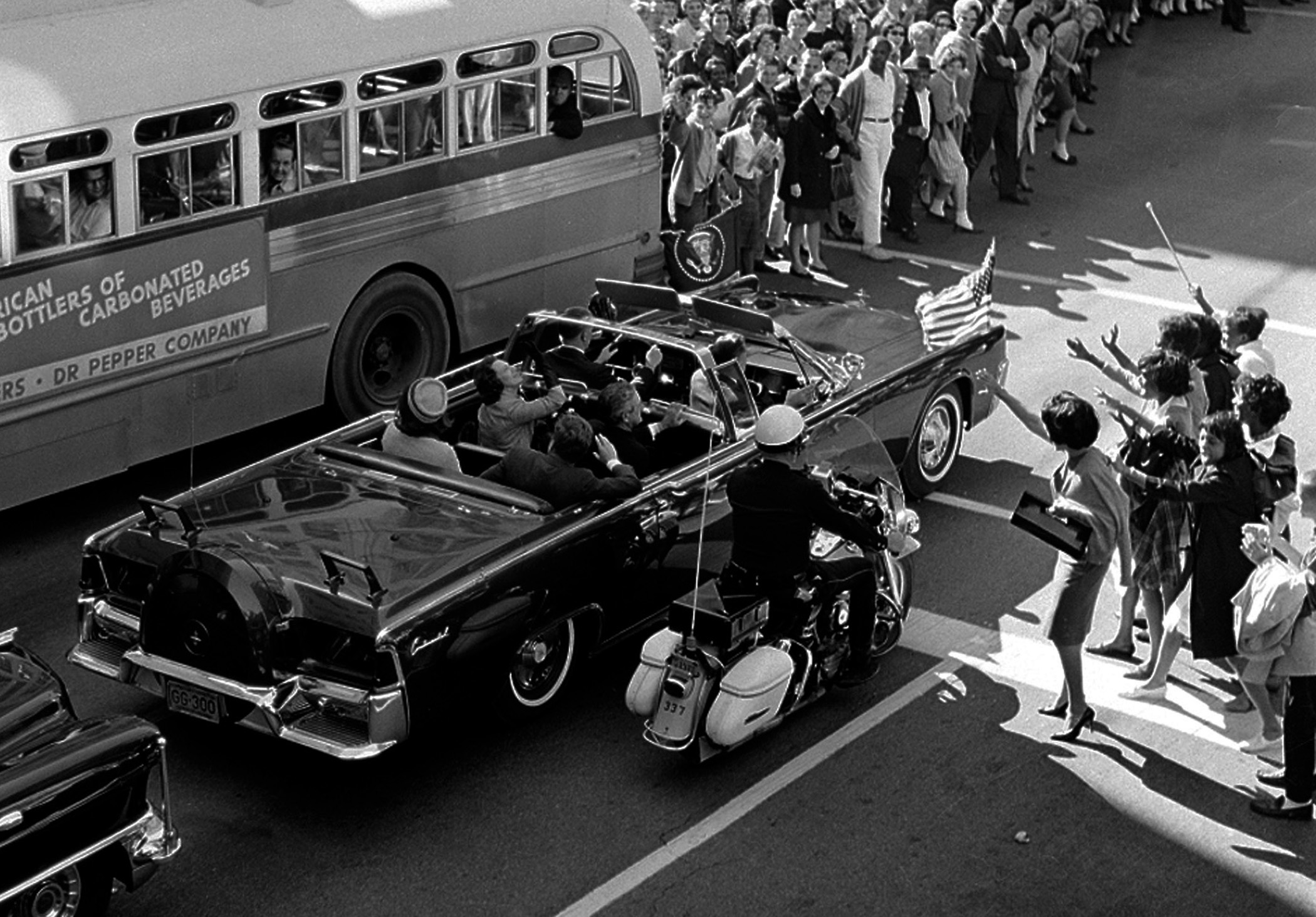 1508428897-ender_jfk_3.jpg?w=724&h=500&auto=format&q=60&fit=clip