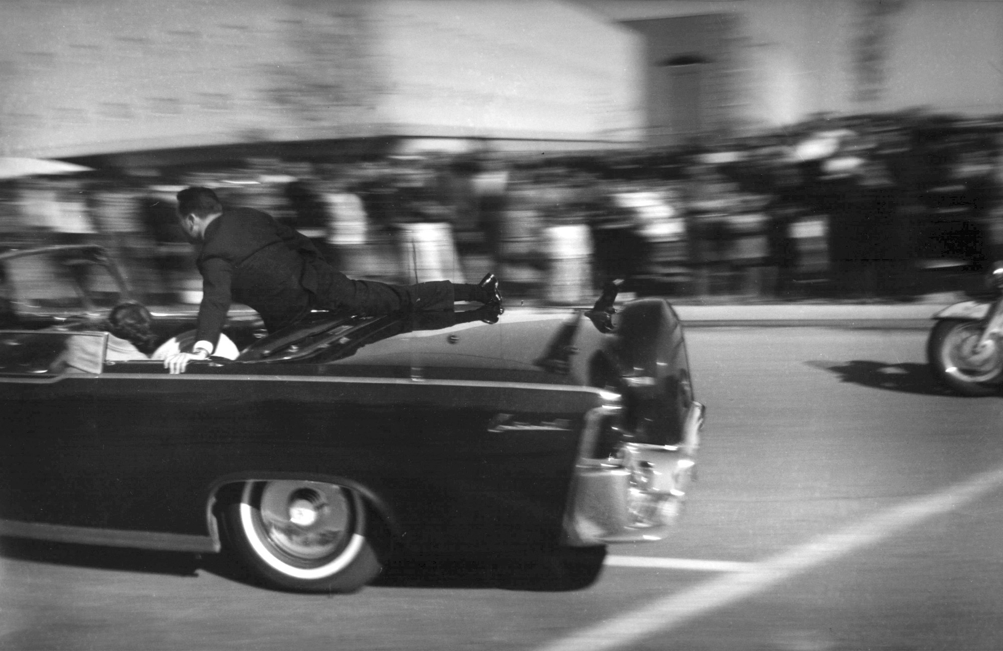 1508428897-ender_jfk_6.jpg?w=724&h=500&auto=format&q=60&fit=clip