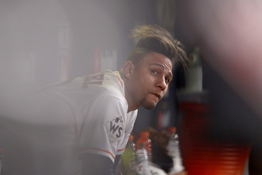 Astros' Yuli Gurriel apologizes for mocking Yu Darvish; MLB to investigate