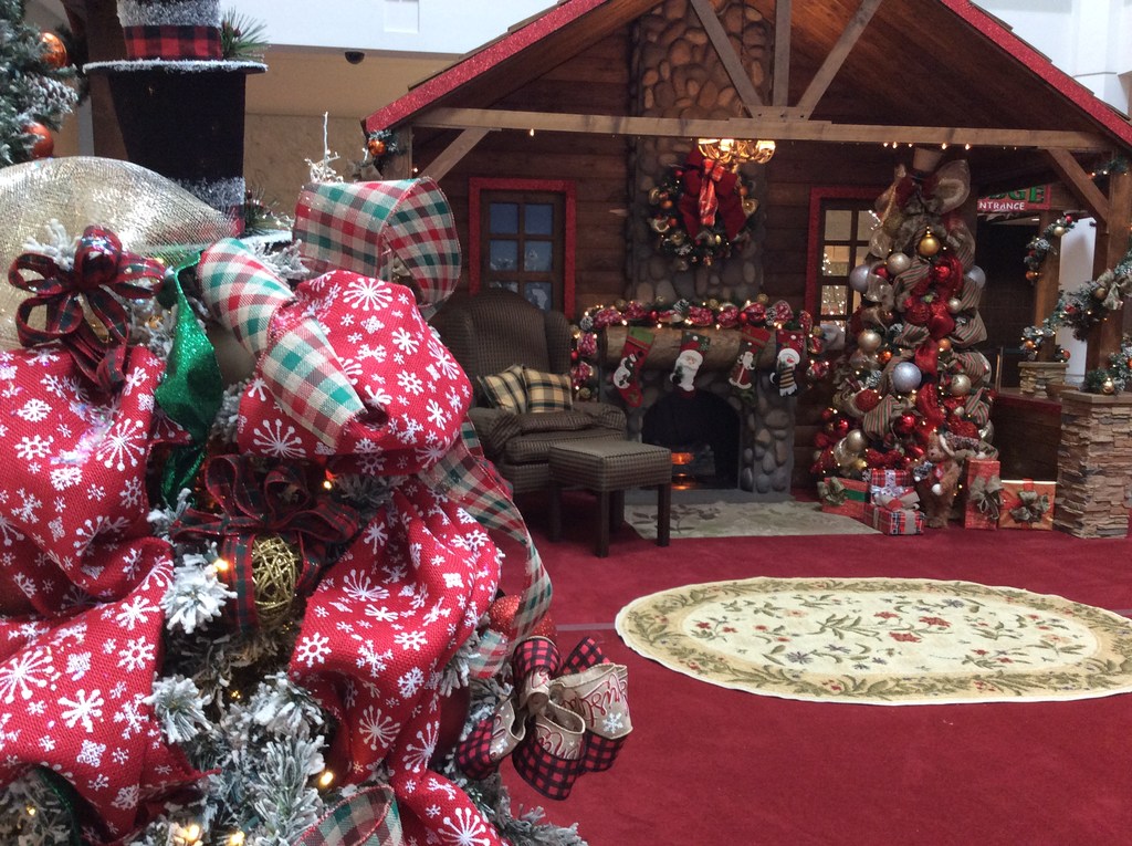 Owners hope 8foottall Ten Commandments inside Lewisville's Vista