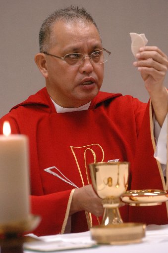 Edmundo Paredes celebrated Mass on June 5, 2008, in a trailer after the fire that destroyed St. Cecilia Catholic Church a year earlier.(DMN File Photo)