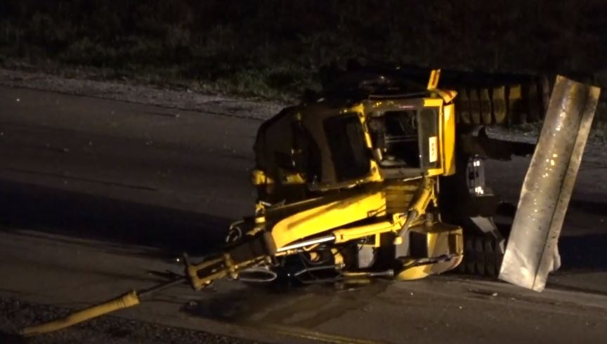 Semi hits overpass, dumps excavators onto Loop 820 in northwest Fort