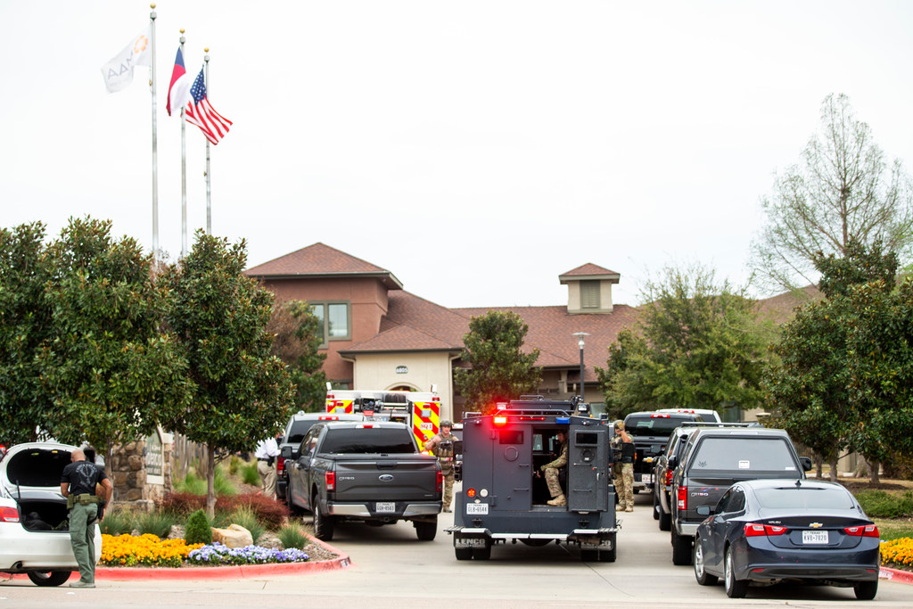 Trooper shot outside Frisco apartment complex, shooter remains at large, authorities say