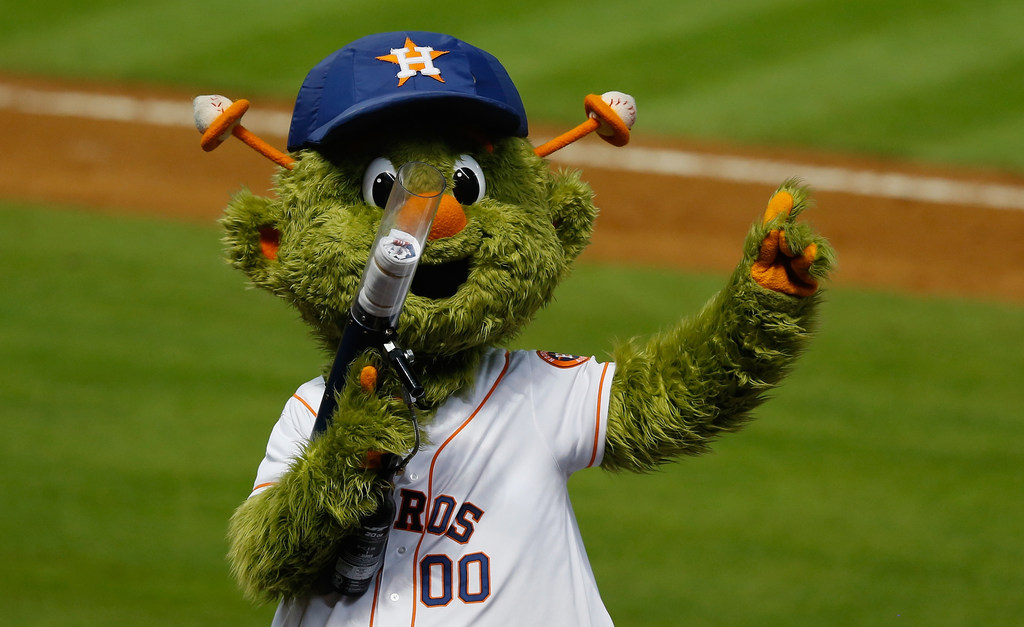 The Houston Rockets mascot nailed this unbelievable trick shot