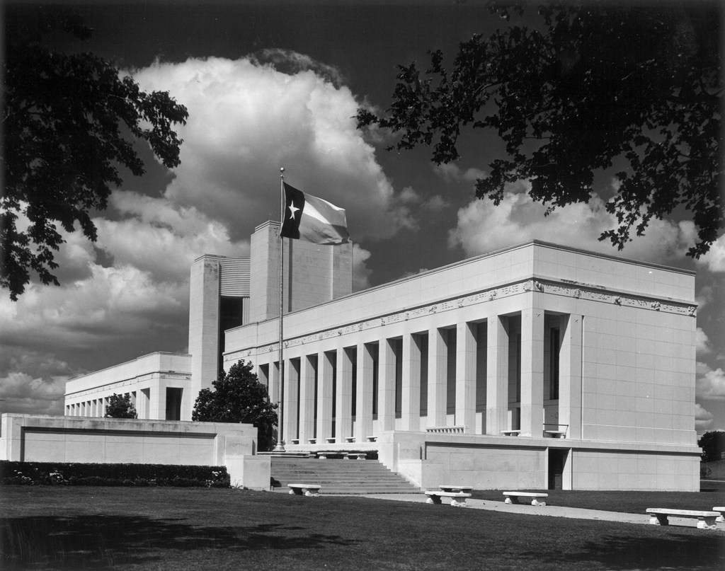 Fair Park S Landmark Hall Of State Is Crumbling But Dallas