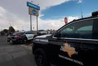 Police and state troopers keep watch outside the Cielo Vista Mall Walmart (background) where a shooting left 20 people dead in El Paso, Texas, on August 4, 2019.&nbsp;(MARK RALSTON/AFP/Getty Images)