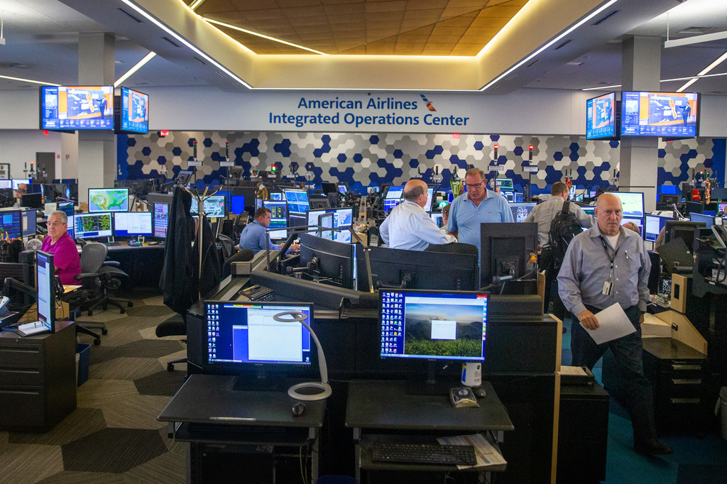 american airlines gold desk telephone number