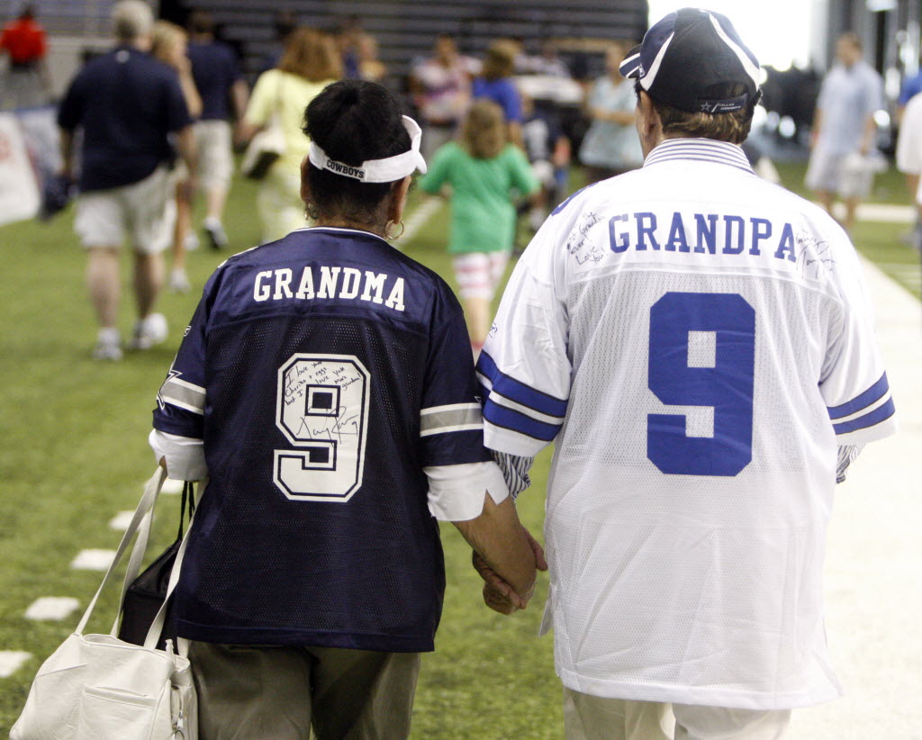 Tony Romo Vs. The San Diego Pepsi Machine - CBS Texas