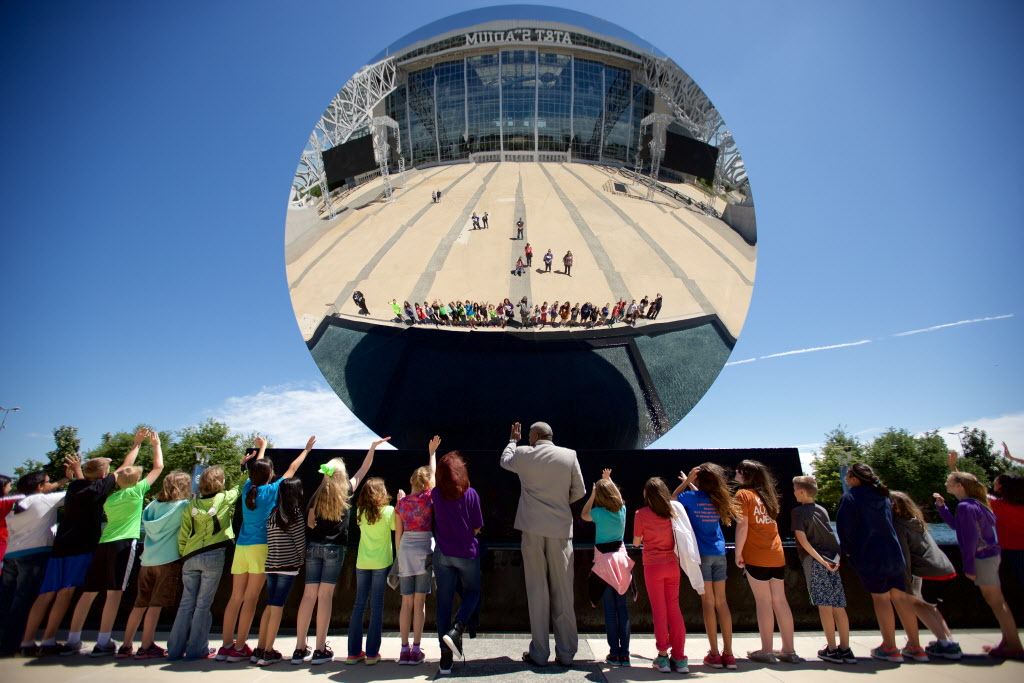 HIPPY field trip will take fathers, children on a tour of AT&T stadium