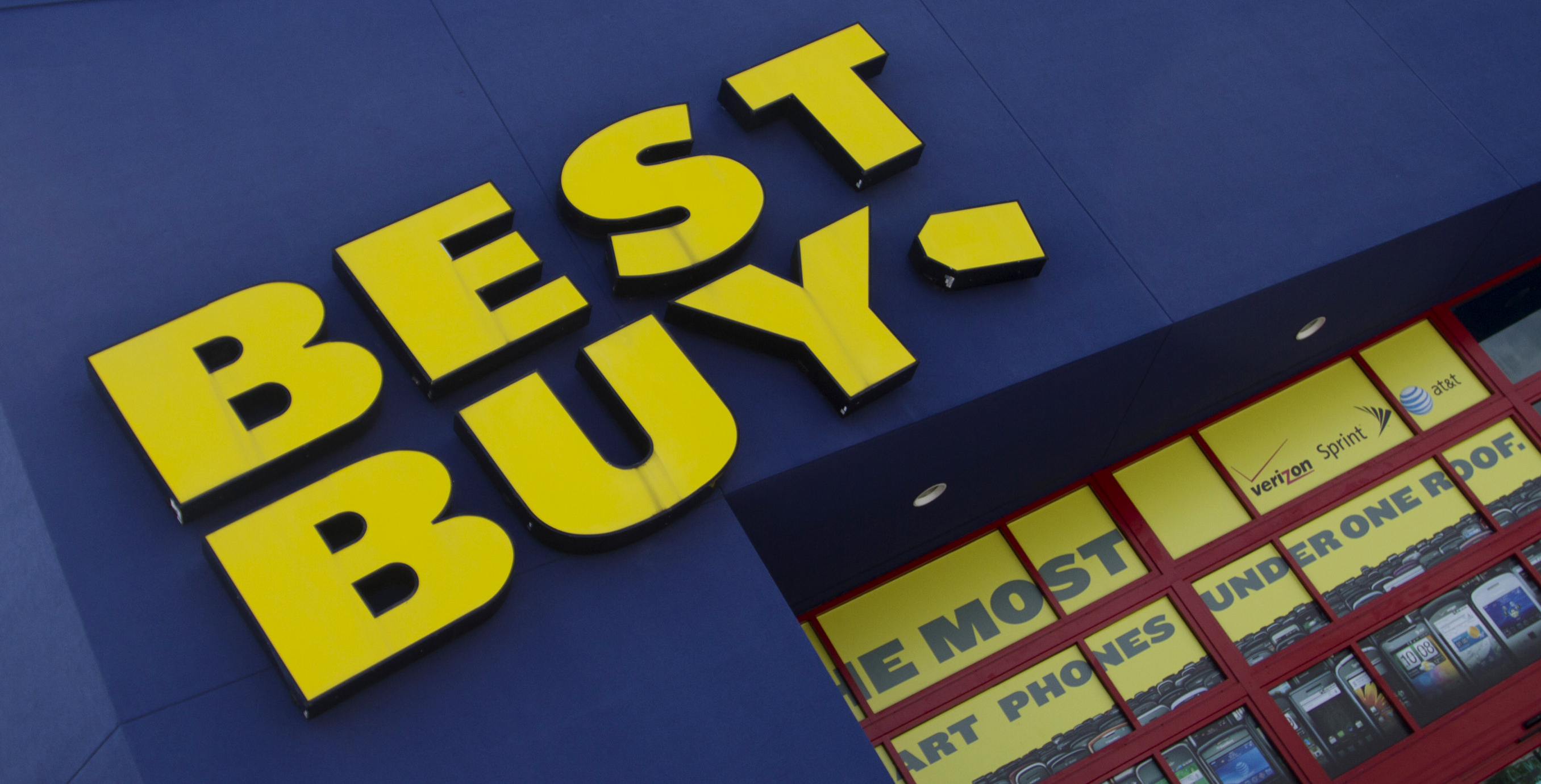 Best Buy posts 293 million in 4Q profit as sales shift online