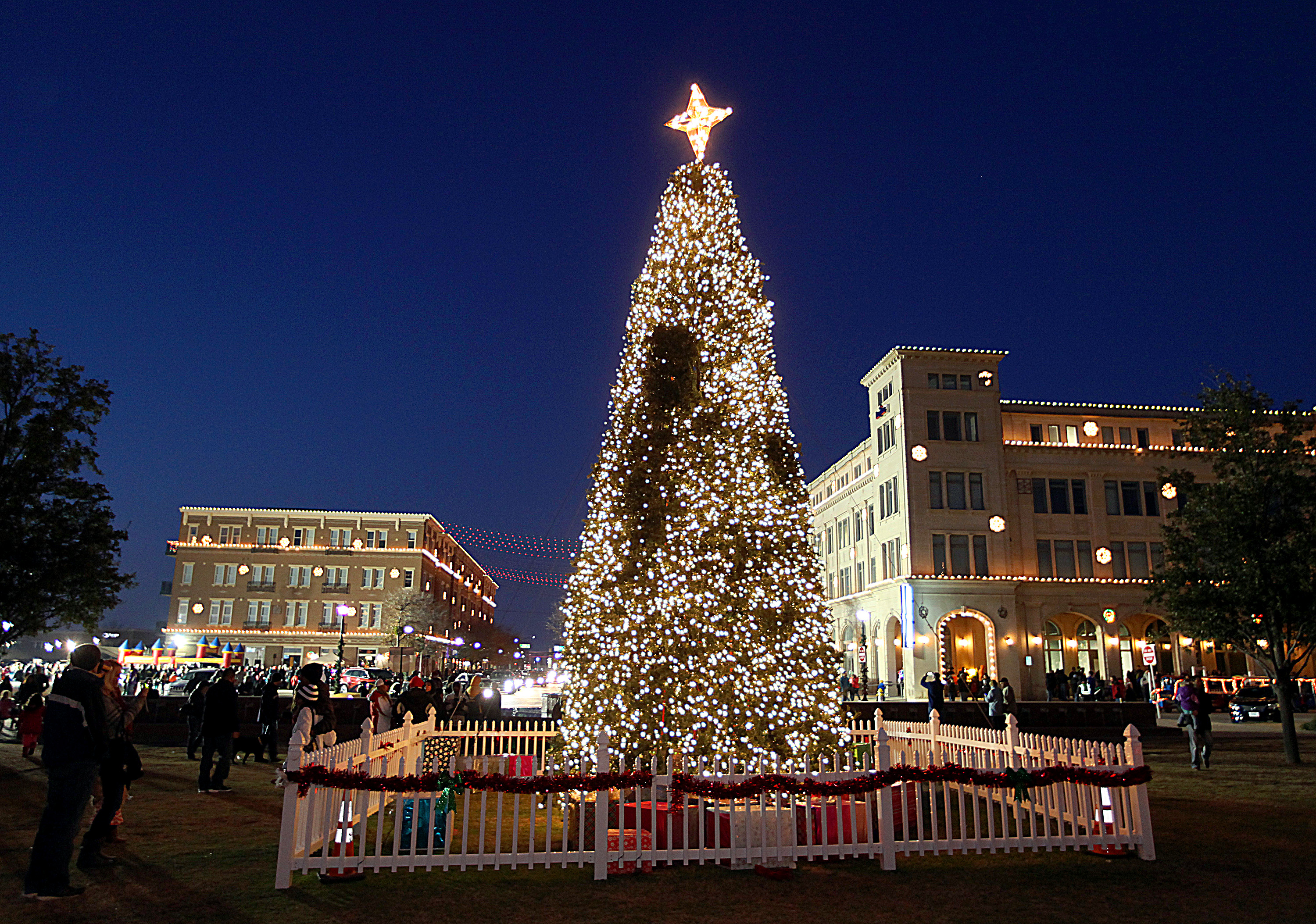 Frisco Square’s holiday lights extravaganza starts Friday Frisco