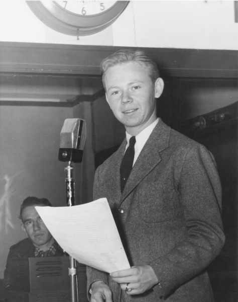 Eddie Barker, Dallas radio, television journalist who announced JFK