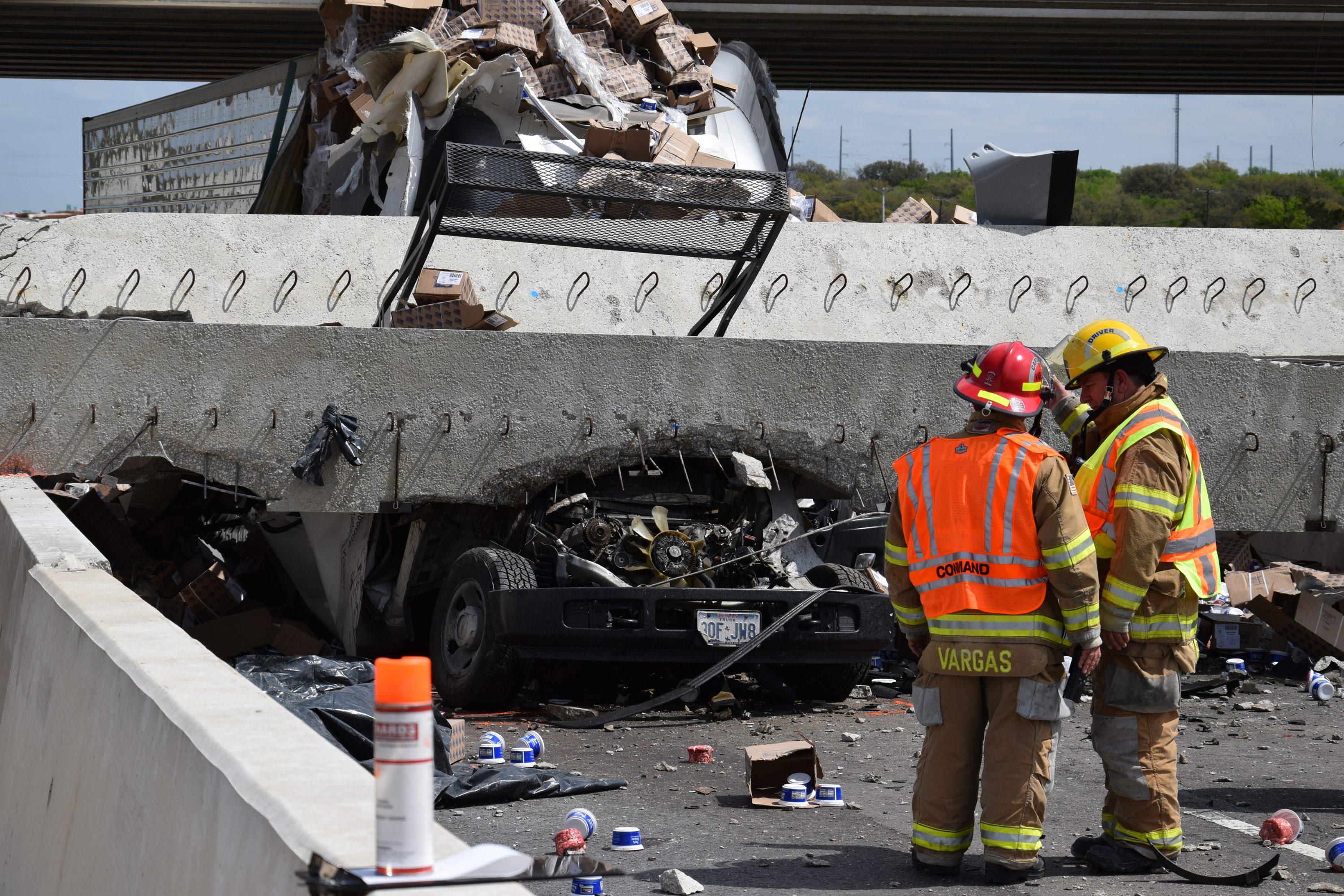 Arlington man killed, I35 shut down after truck hits overpass in