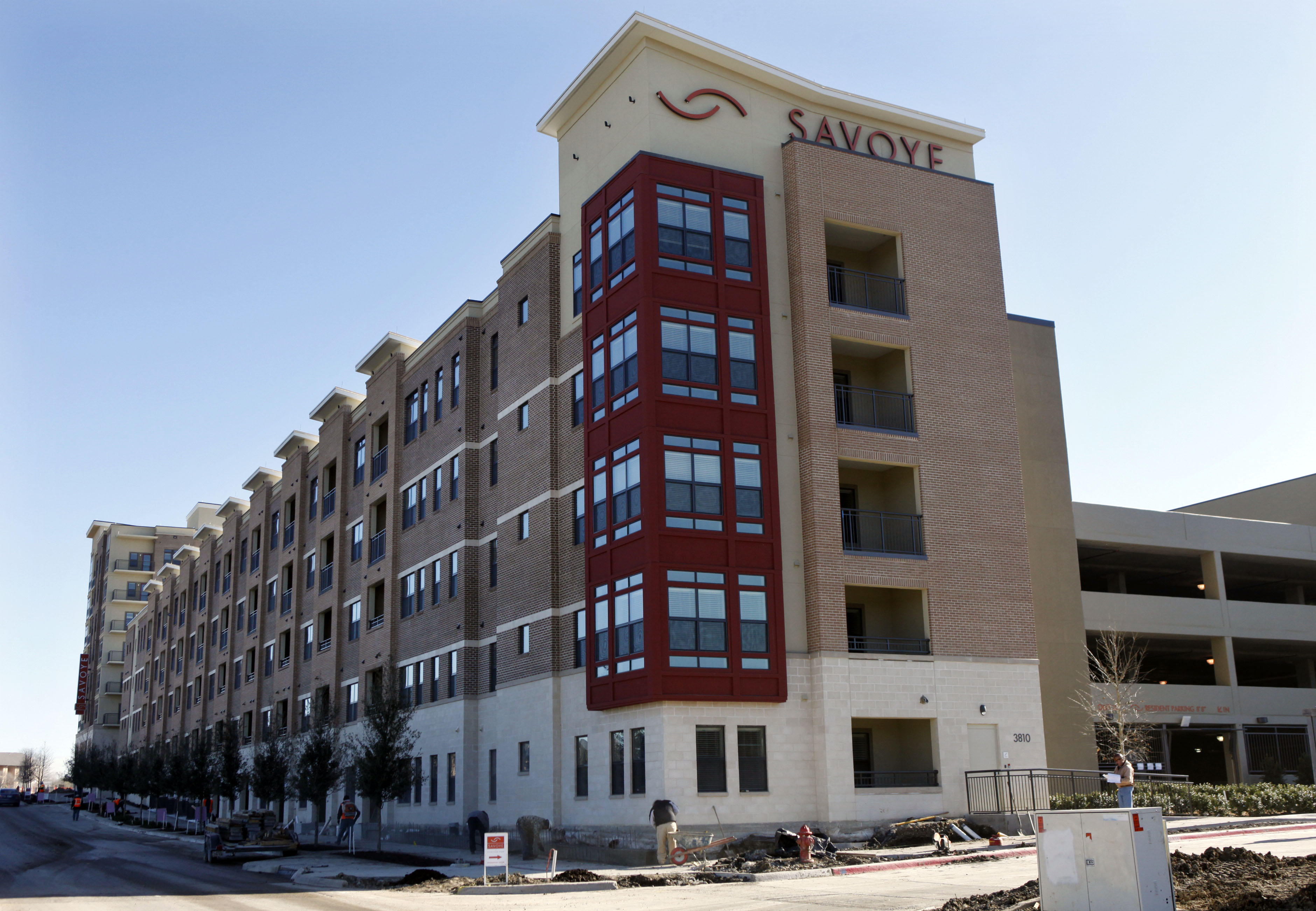 Huge Addison apartment community attracts life insurance investor