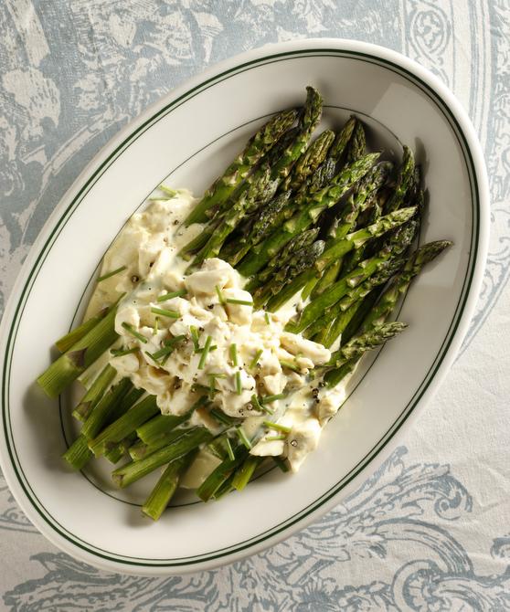 Asparagus with Crab Hollandaise goes well with steak Cooking Dallas