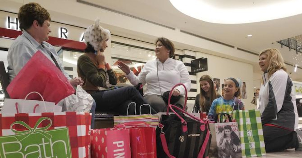 Black Friday highlights the contrast between rich and poor | Money