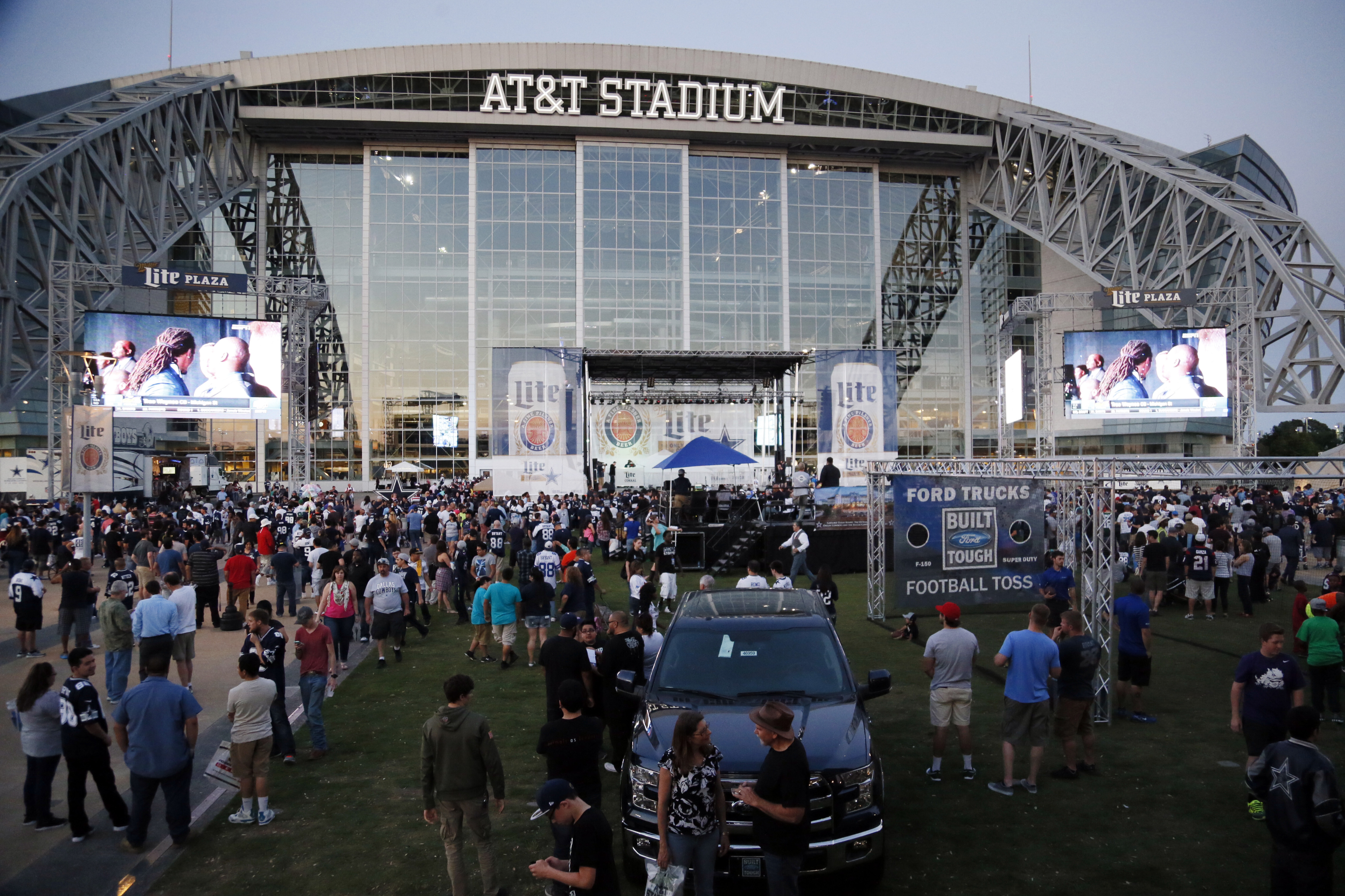 Los Cowboys aplastan a los Patriots en el AT&T Stadium - AS USA