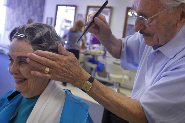 Local stylist critiques Astros' hairstyles