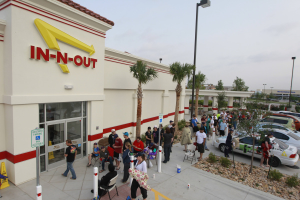 Hundreds flock to In N Out Burger openings in North Texas