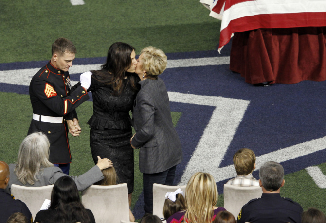 Final salute Thousands pay respects to Chris Kyle at Cowboys