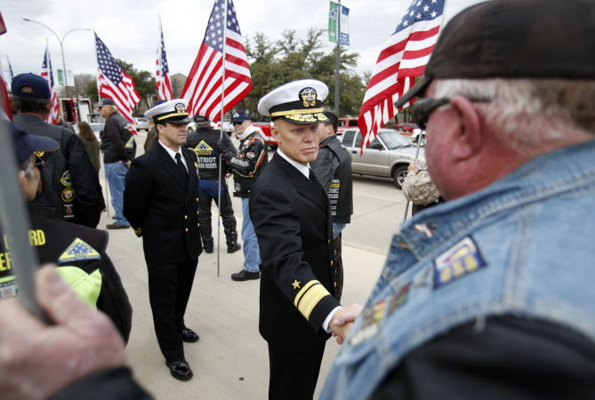 Final salute Thousands pay respects to Chris Kyle at Cowboys