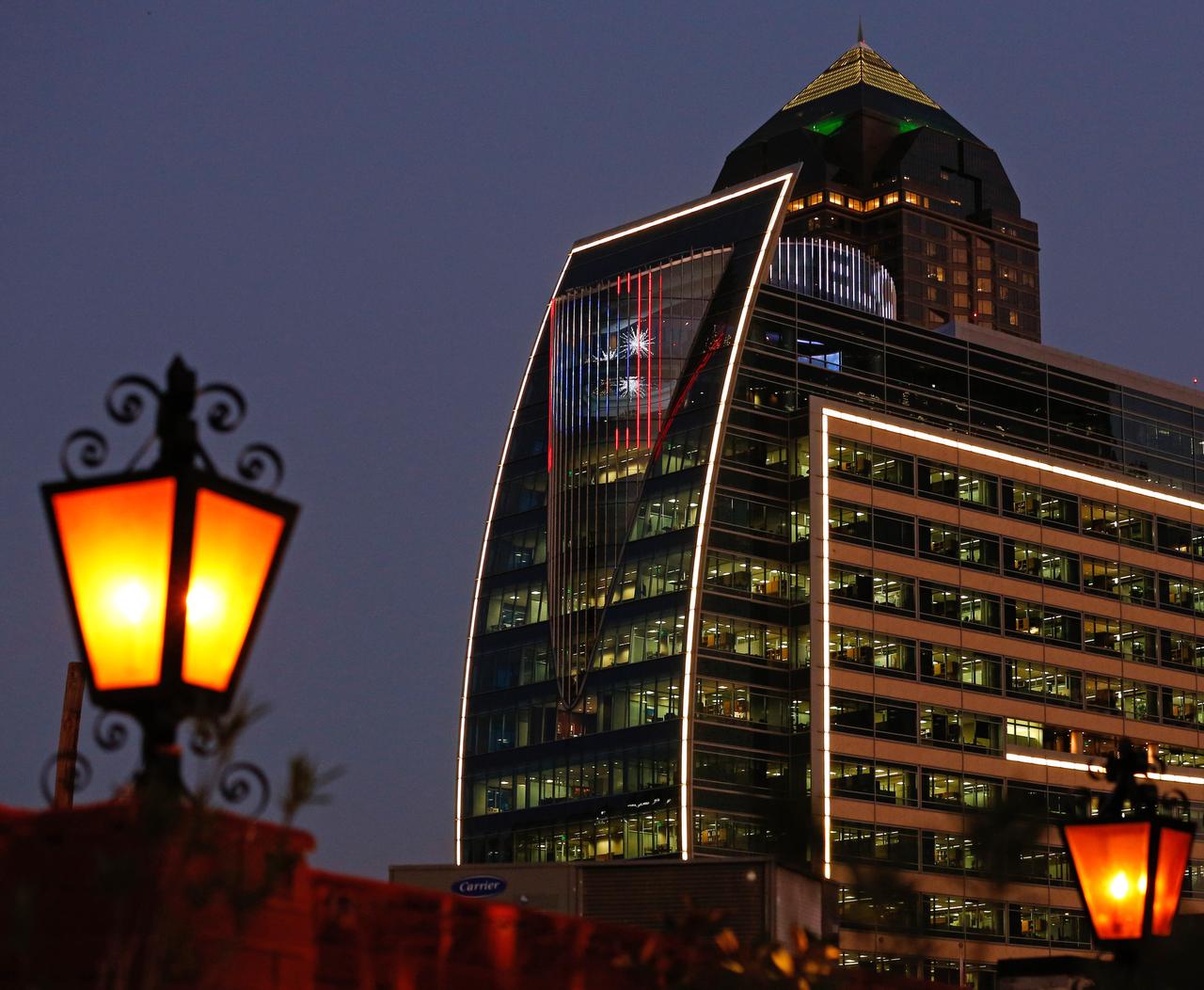 Hightech lighting displays are reshaping Dallas’ skyline at night