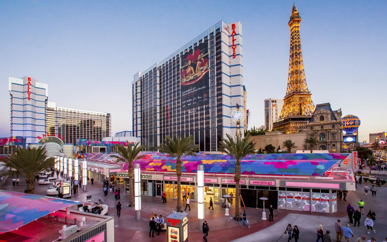 Pack your credit cards for Vegas' outdoor Strip mall